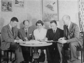 Möte i Lockfall 1960. Den första styrelsen bestod av fr. v. Bengt-Olof Nork, Axel Pettersson, Margareta Johansson, Valentin Petersson och Arne Christiansson. 